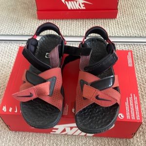 NIKE ACG Air Deschüz sandals, like new  Size 11